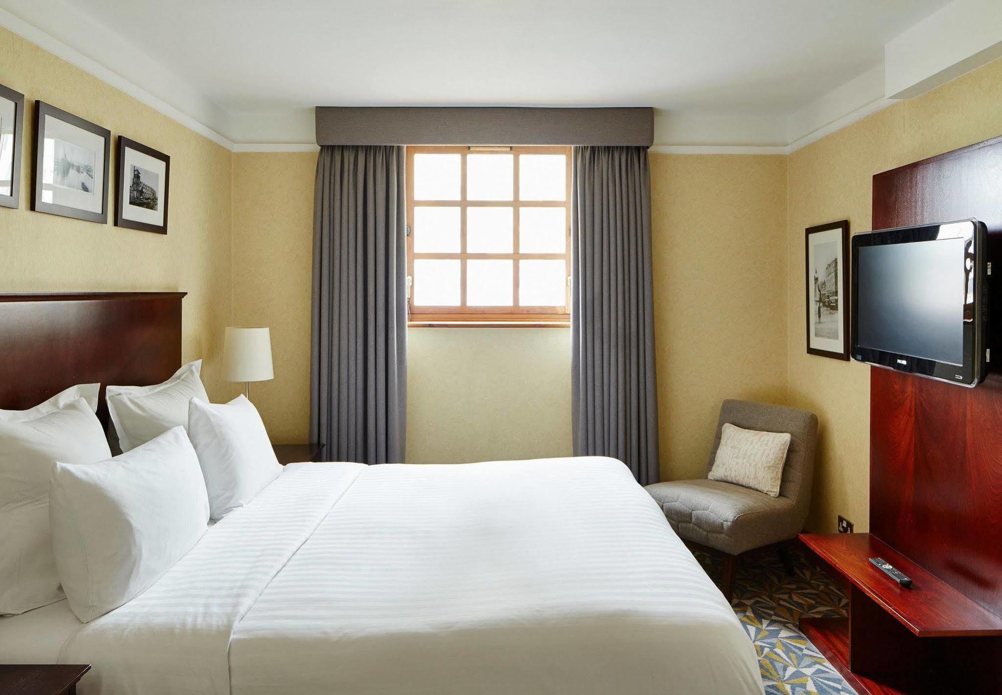 Marriott Victoria & Manchester